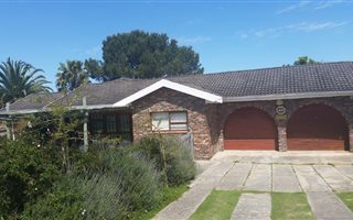 4 Bedroom House in Sunridge Park