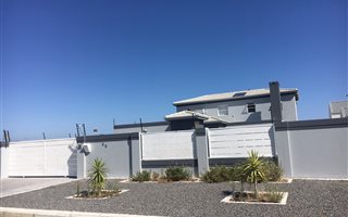 4 Bedroom House in Parklands North