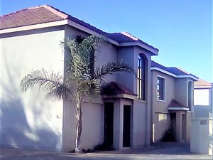 4 Bed Townhouse in Vanderbijlpark SE