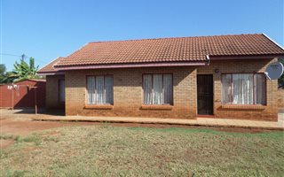 3 Bedroom House in Nylpark