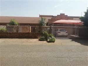 2 Bed Townhouse in Potchefstroom Central