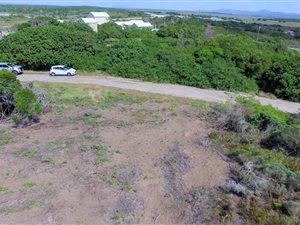 754 m² Land available in Paradise Beach