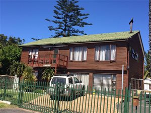 4 Bedroom House in Zeekoevlei