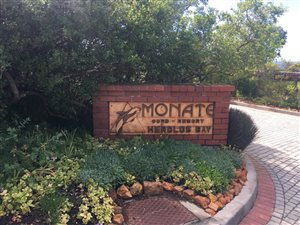 898 m² Land available in Herolds Bay