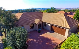 4 Bedroom House in Greenstone Hill