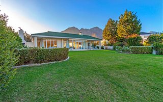 3 Bedroom House in Erinvale Estate