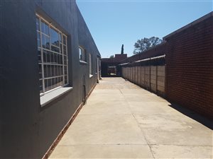 450 m² Industrial space in Kirkney