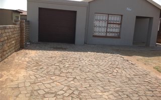 3 Bedroom House in Geluksdal