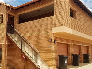 2 Bed Townhouse in Hazeldean (Silverlakes Surroundings)