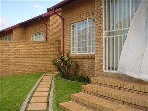 2 Bed House in Rooihuiskraal