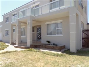 6 Bedroom House in Pelikan Park