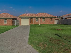 3 Bed House in Olievenhoutbosch
