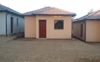 2 Bedroom House in Clayville