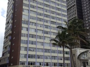 Bachelor apartment in Esplanade
