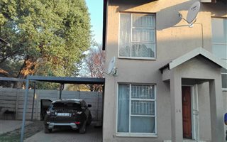 2 Bedroom Townhouse in Vanderbijlpark CW5