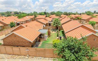 3 Bedroom Simplex in Willow Park Manor