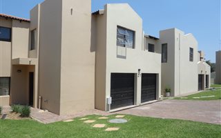 3 Bedroom Cluster in Dainfern Valley