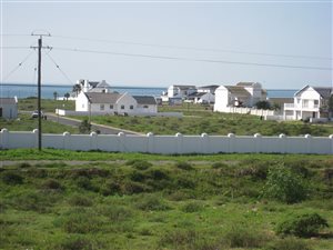 811 m² Land available in Da Gama Bay
