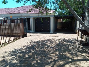 3 Bed House in Nellmapius