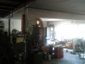 375 m² Industrial space in Fields Hill