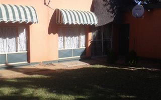 3 Bedroom House in Roosheuwel