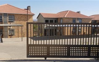 2 Bedroom Apartment in Wilgeheuwel