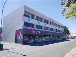 96 m² Commercial space in Somerset West Central