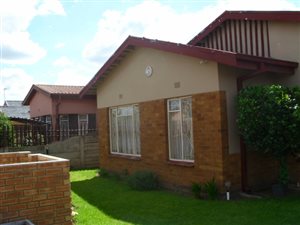 4 Bed House in Lennoxton