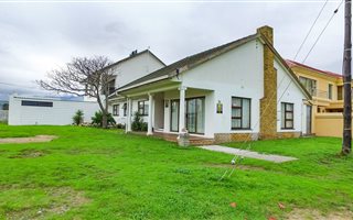4 Bedroom House in Rusthof