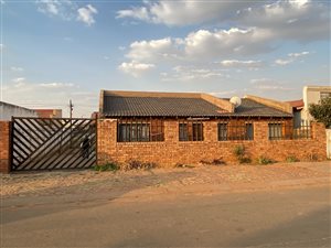 6 Bed House in Lenasia