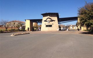 560 m² Land available in Glen Eagles Estate