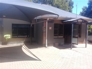 255 m² Office Space in Westdene