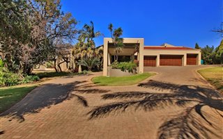 4 Bedroom House in Ruimsig AH
