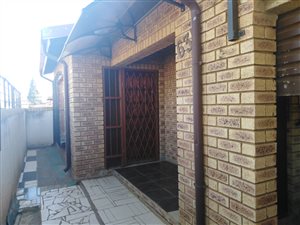 2 Bed House in Phiri