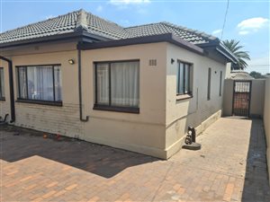 3 Bed House in Moffat View