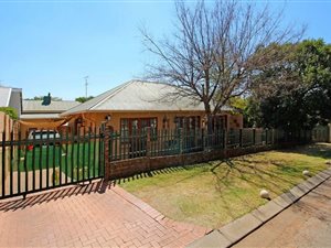 6 Bed House in Thornhill Estate