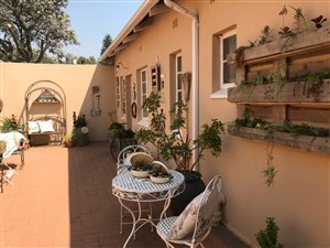 6 Bed House in Thornhill Estate
