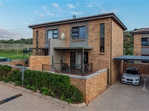 2 Bed Townhouse in Helderkruin