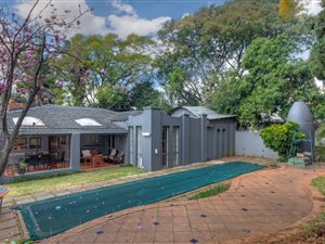 4 Bed House in Greenside
