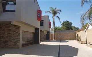 4 Bedroom Cluster in Waterkloof