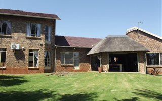 5 Bedroom House in Weltevreden Park