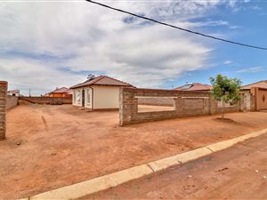 3 Bed House in Azaadville