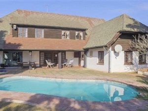 4 Bed Townhouse in Waterfall