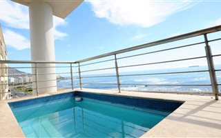 2 Bedroom Apartment in Mouille Point