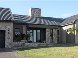 3 Bed House in Midstream Ridge Estate