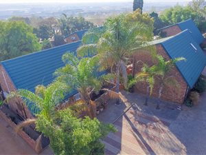 3 Bed Townhouse in Zwartkop