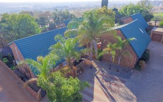 3 Bedroom Townhouse in Zwartkop