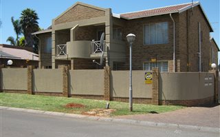 2 Bedroom Townhouse in Kenleaf