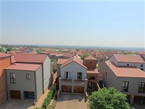 3 Bed Duplex in Heritage Hill