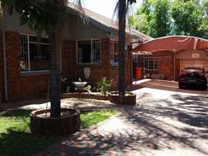 4 Bed House in Geelhoutpark